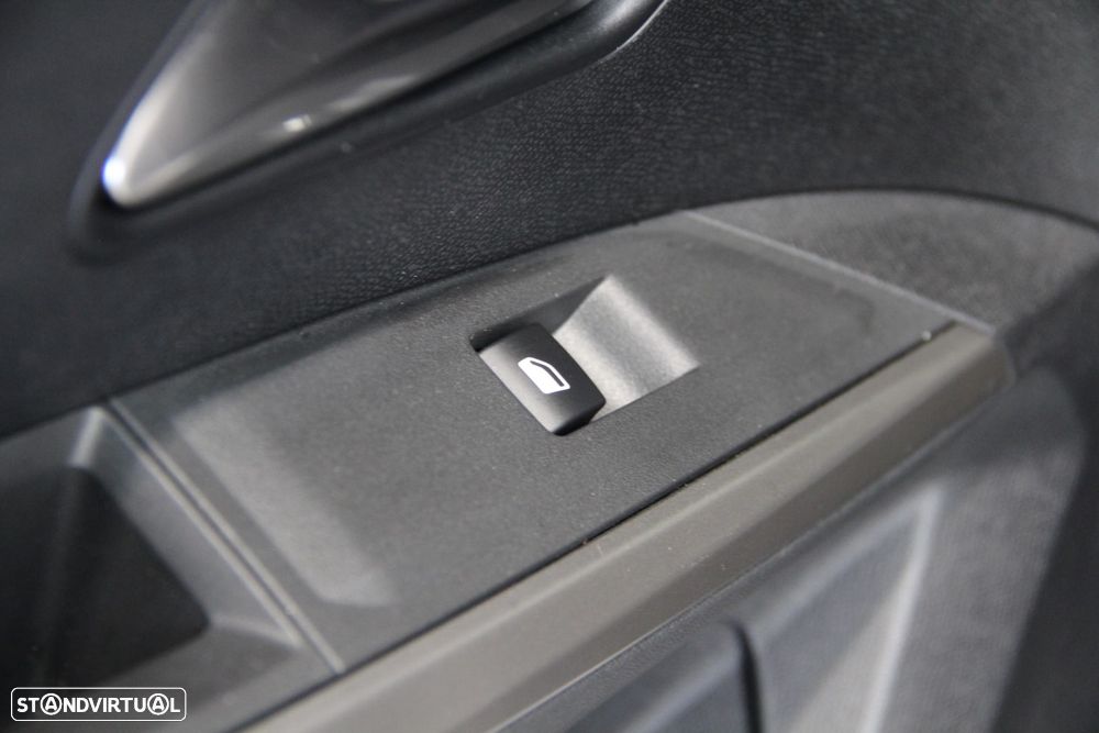 Peugeot 3008 1.2 Hybrid Allure e-DCS6 - 23