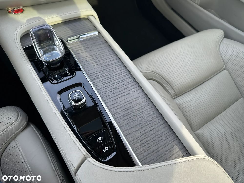 Volvo V90 Cross Country B4 D AWD Plus Bright - 25