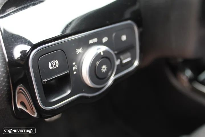 Mercedes-Benz A 180 d AMG Line - 38