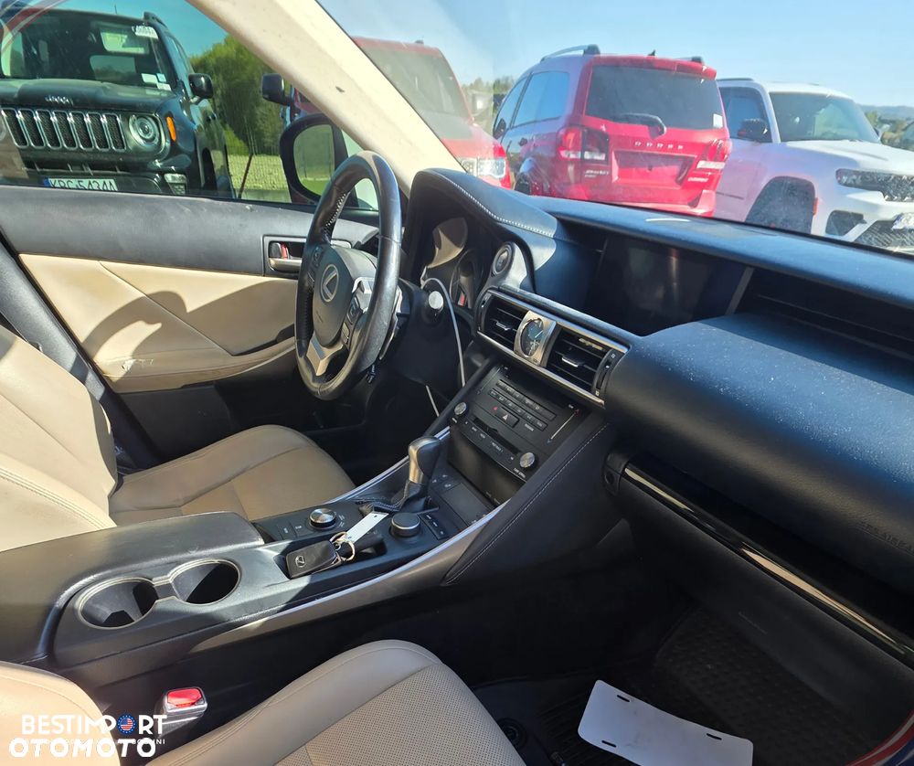 Lexus IS 200t / 300 Prestige - 10
