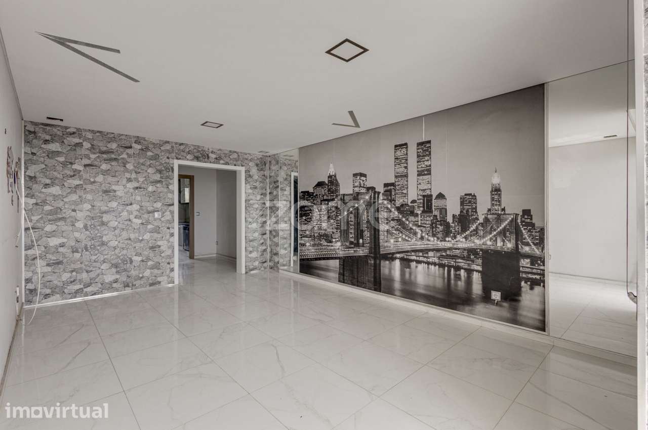 Apartamento T4 Renovado | Varanda e Elevador | Fânzeres - Grande imagem: 3/24