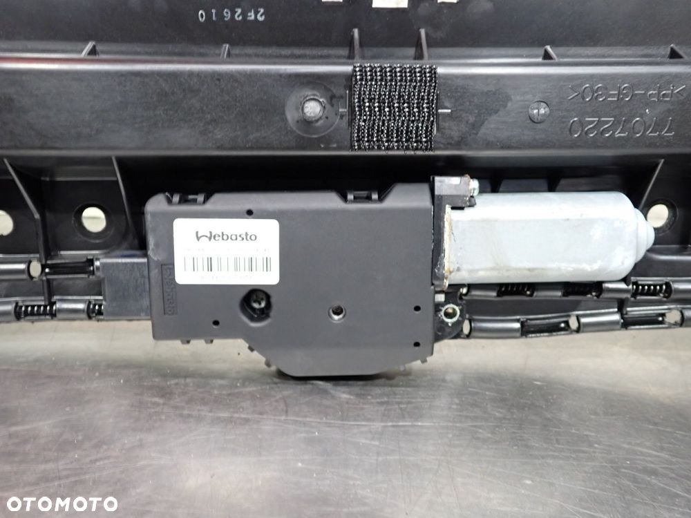 SZYBERDACH INFINITI M37X - 13