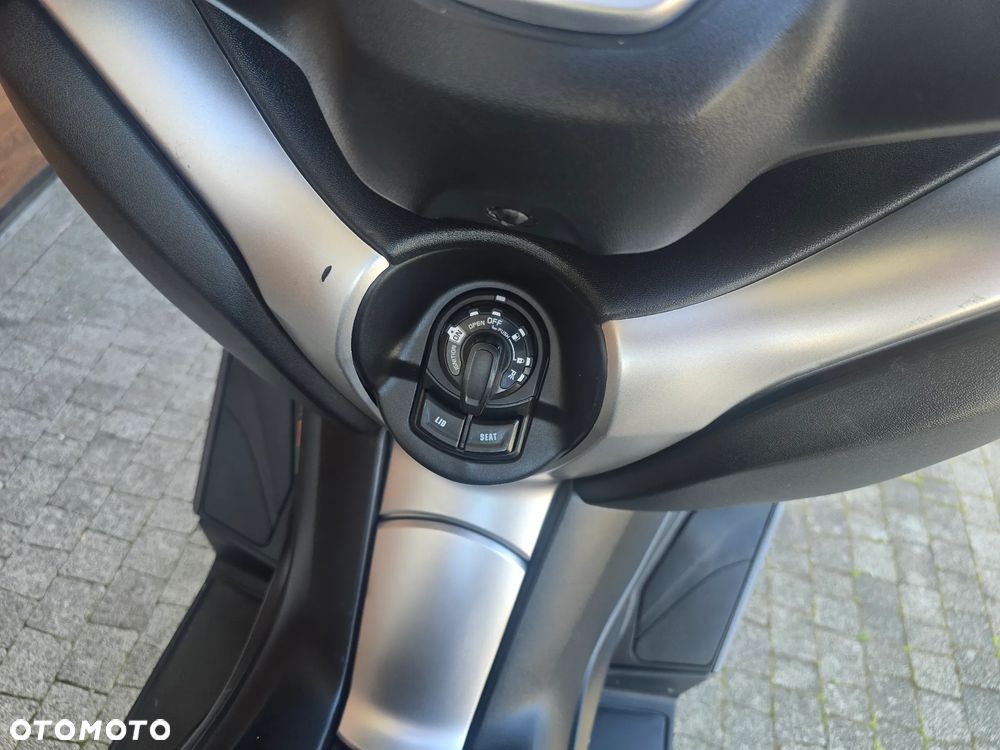 Yamaha X-max - 16