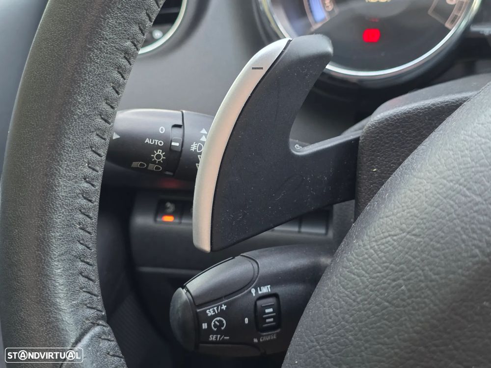 Peugeot 3008 2.0 HDi Hybrid4 - 16