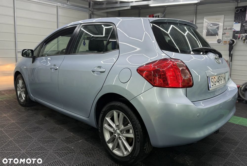 Toyota Auris 1.6 VVT-i Executive - 23