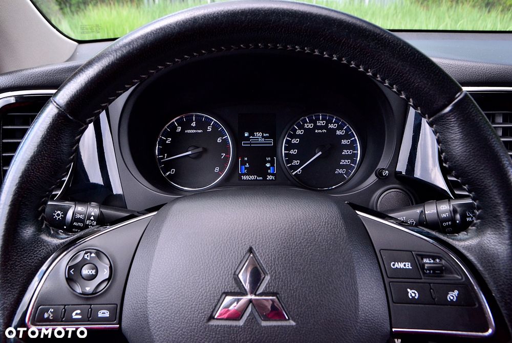 Mitsubishi Outlander 2.0 2WD Diamant - 19