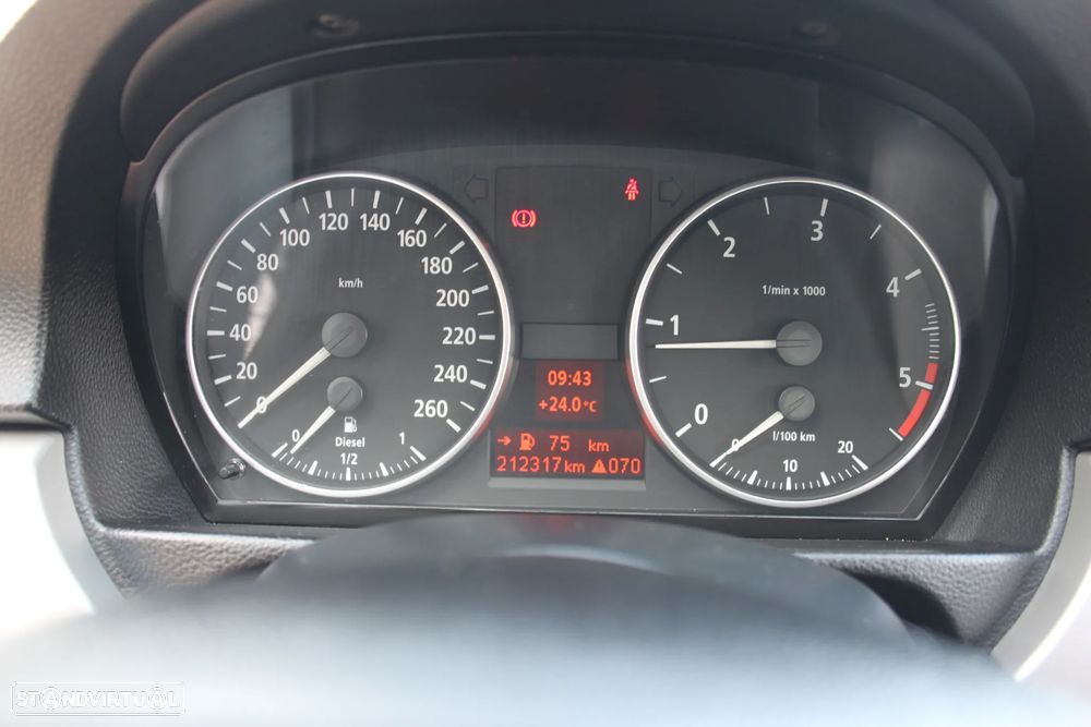 BMW 320 d Exclusive - 16