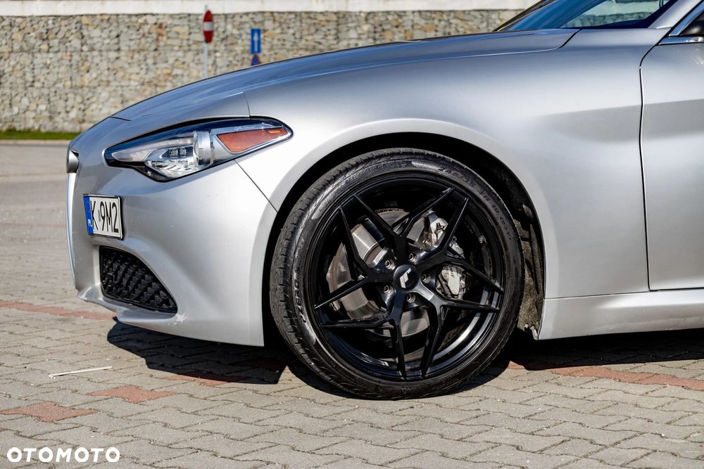 Alfa Romeo Giulia 2.0 Turbo 16V AT8-Q4 Ti - 12