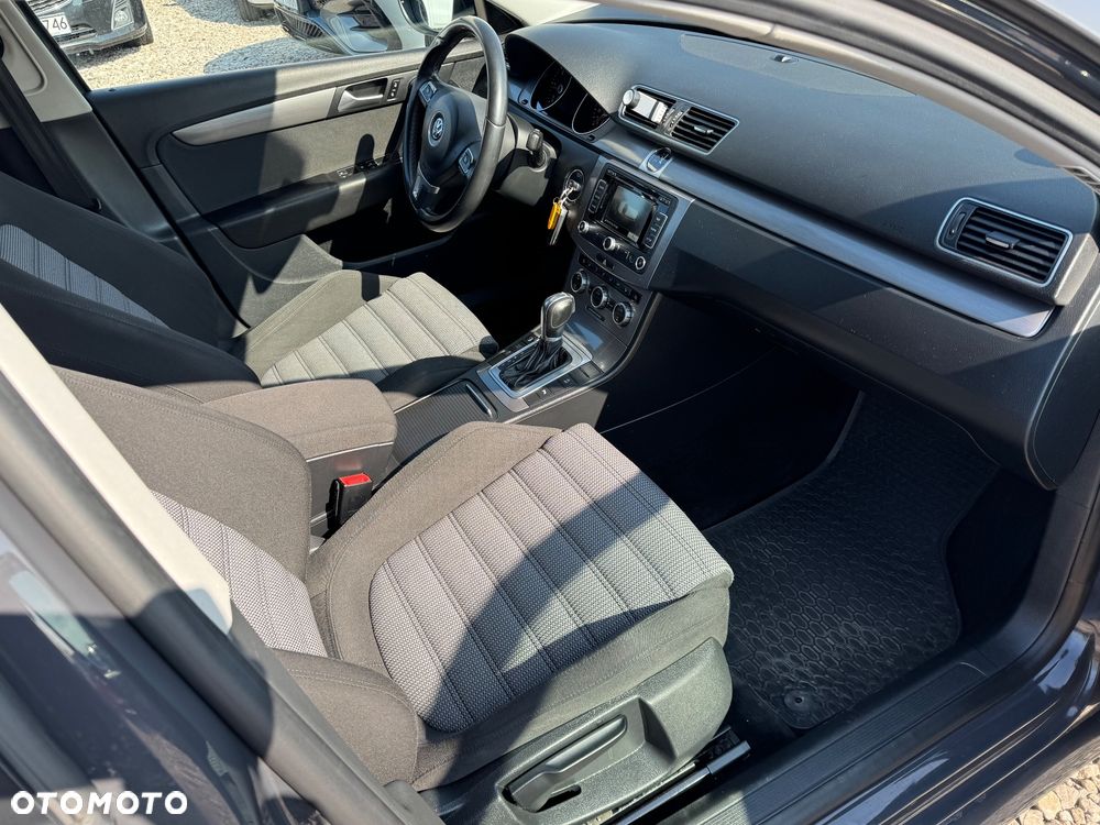 Volkswagen Passat - 4