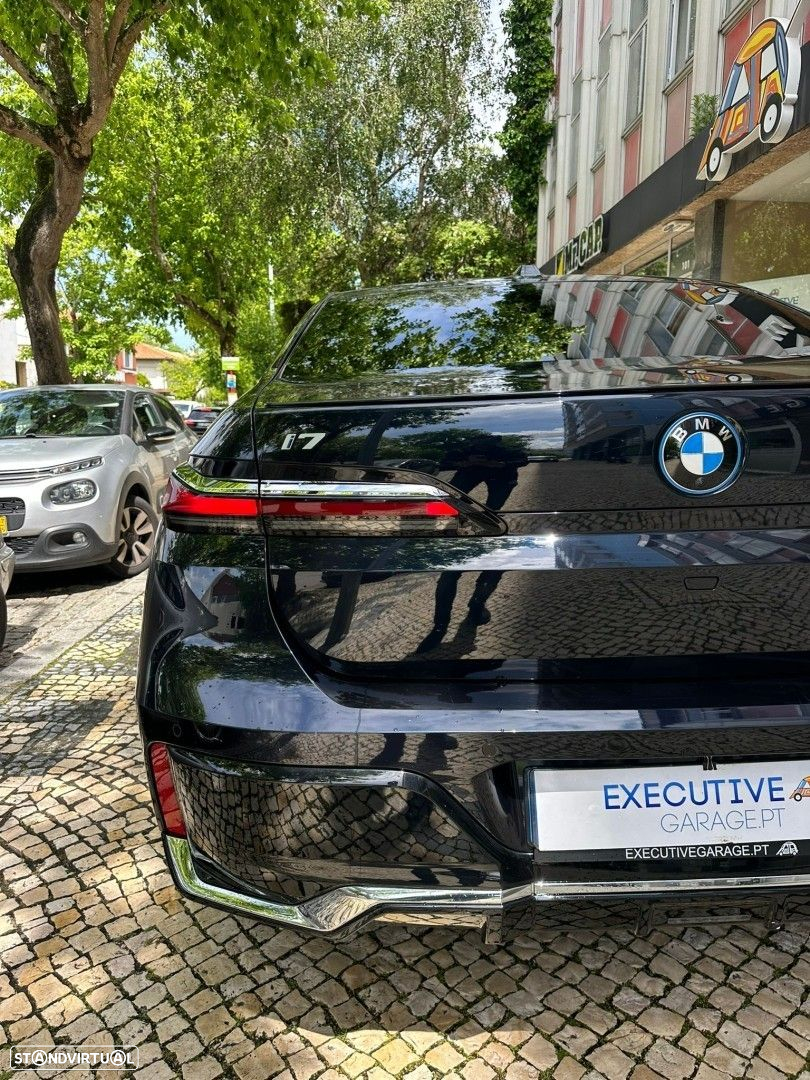 BMW i7 xDrive60 Pack Desportivo M - 13