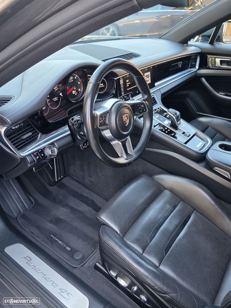Porsche Panamera 4 S - 12