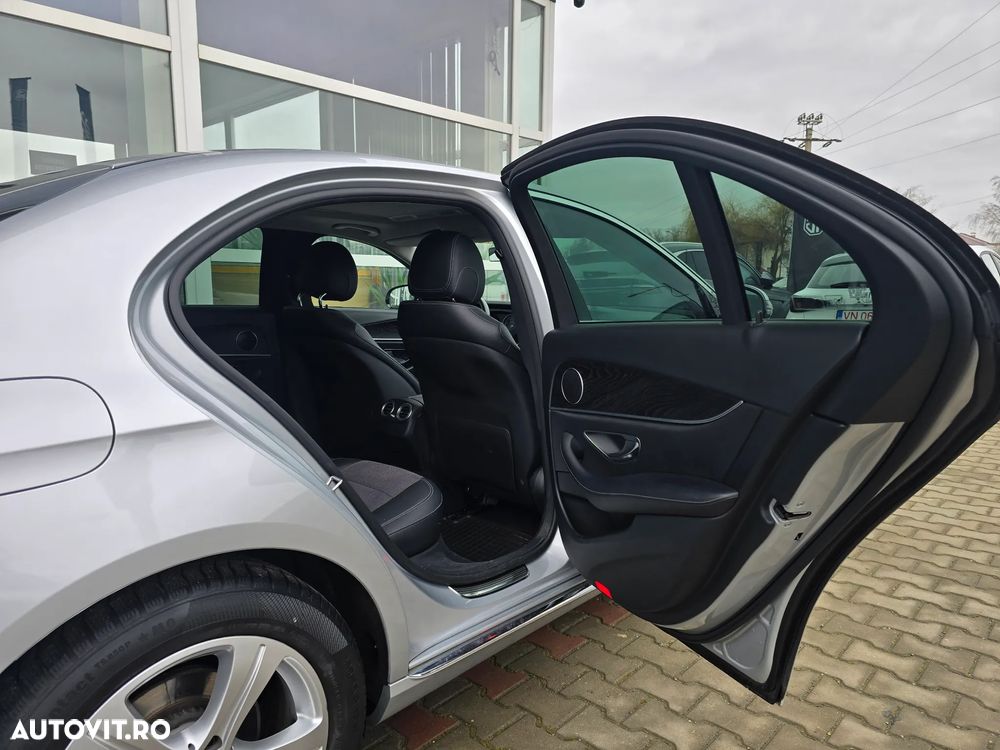 Mercedes-Benz E 200 4Matic 9G-TRONIC - 11