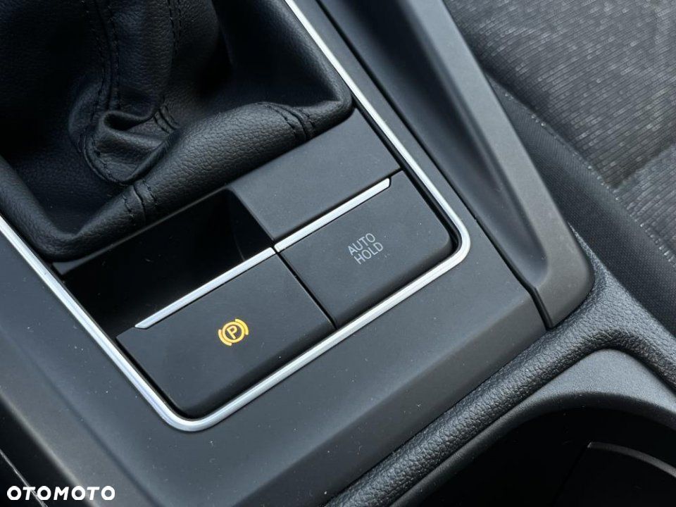 Volkswagen Golf - 22