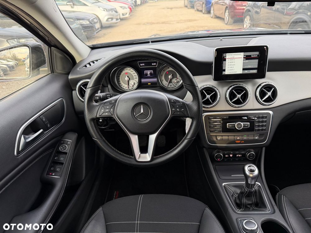 Mercedes-Benz GLA 200 Urban - 33