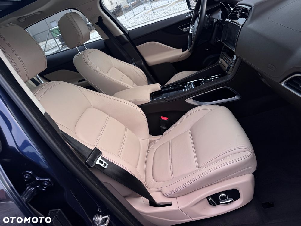 Jaguar F-Pace 25t AWD Prestige - 23