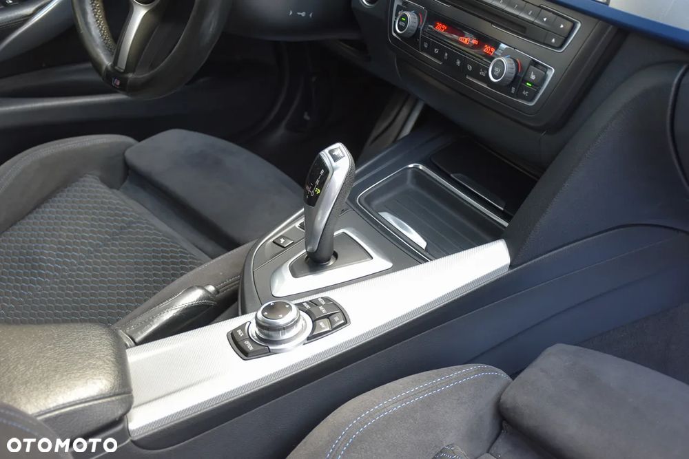 BMW Seria 3 320d DPF Edition Sport - 27