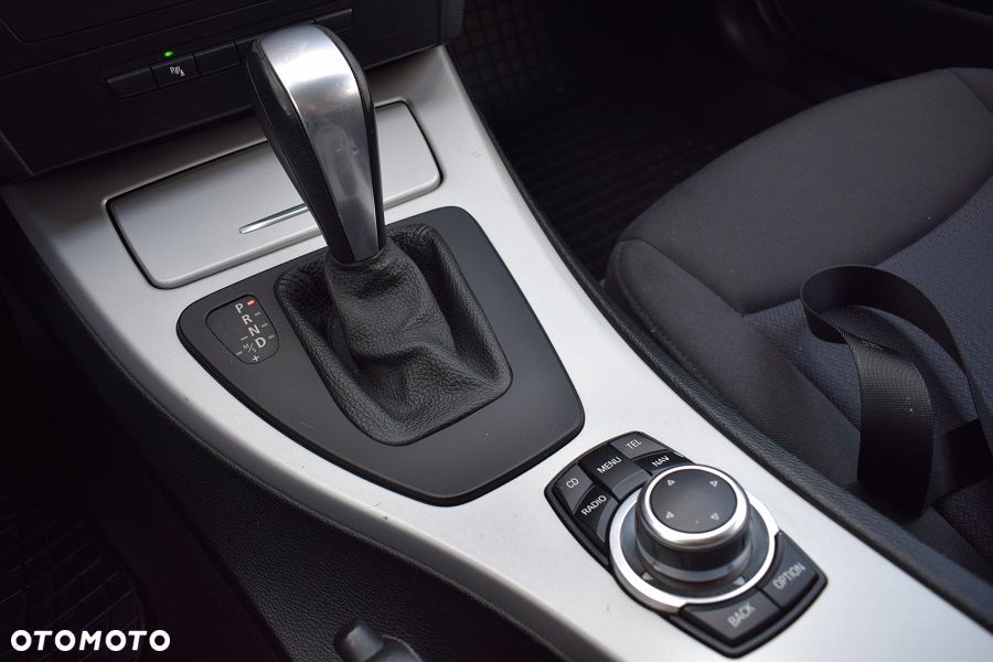 BMW Seria 3 318d DPF Edition Sport - 14