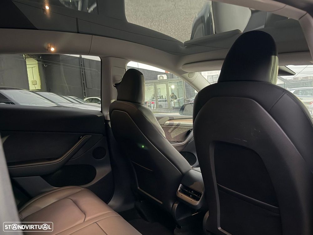 Tesla Model Y Performance Dual Motor AWD - 17