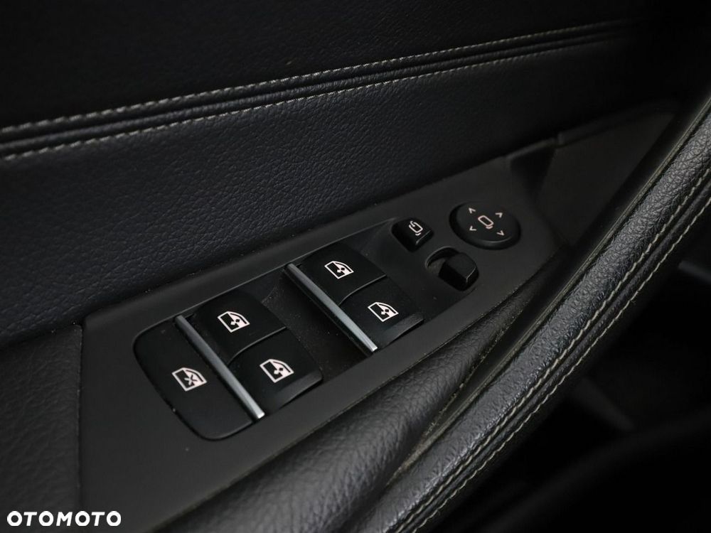 BMW Seria 5 520d mHEV - 35