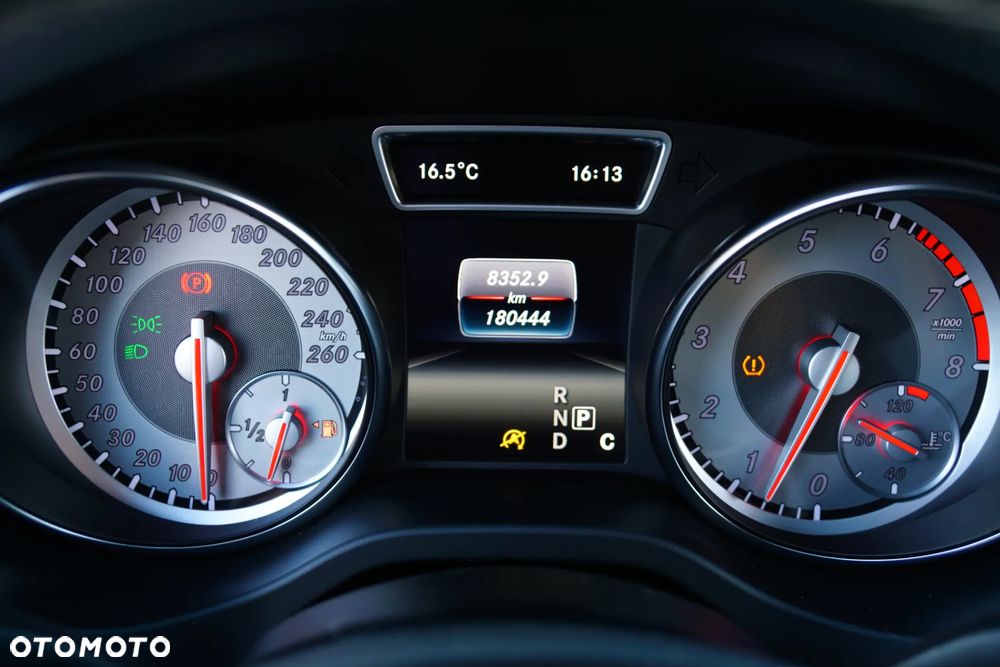 Mercedes-Benz CLA 180 7G-DCT UrbanStyle Edition - 37