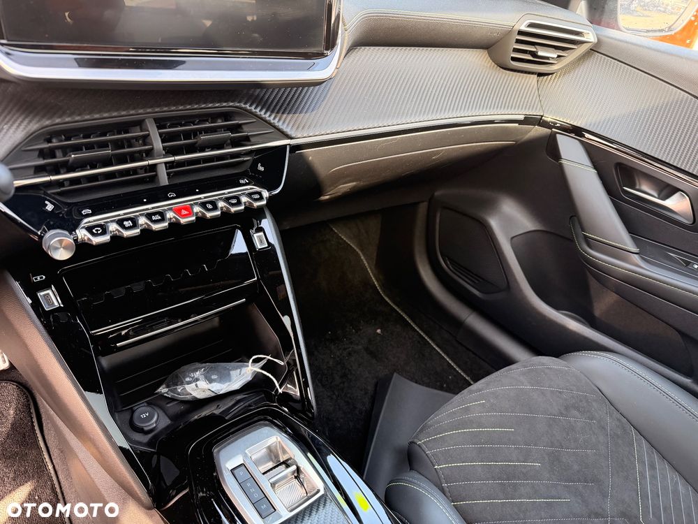 Peugeot 208 1.2 mHEV GT - 8