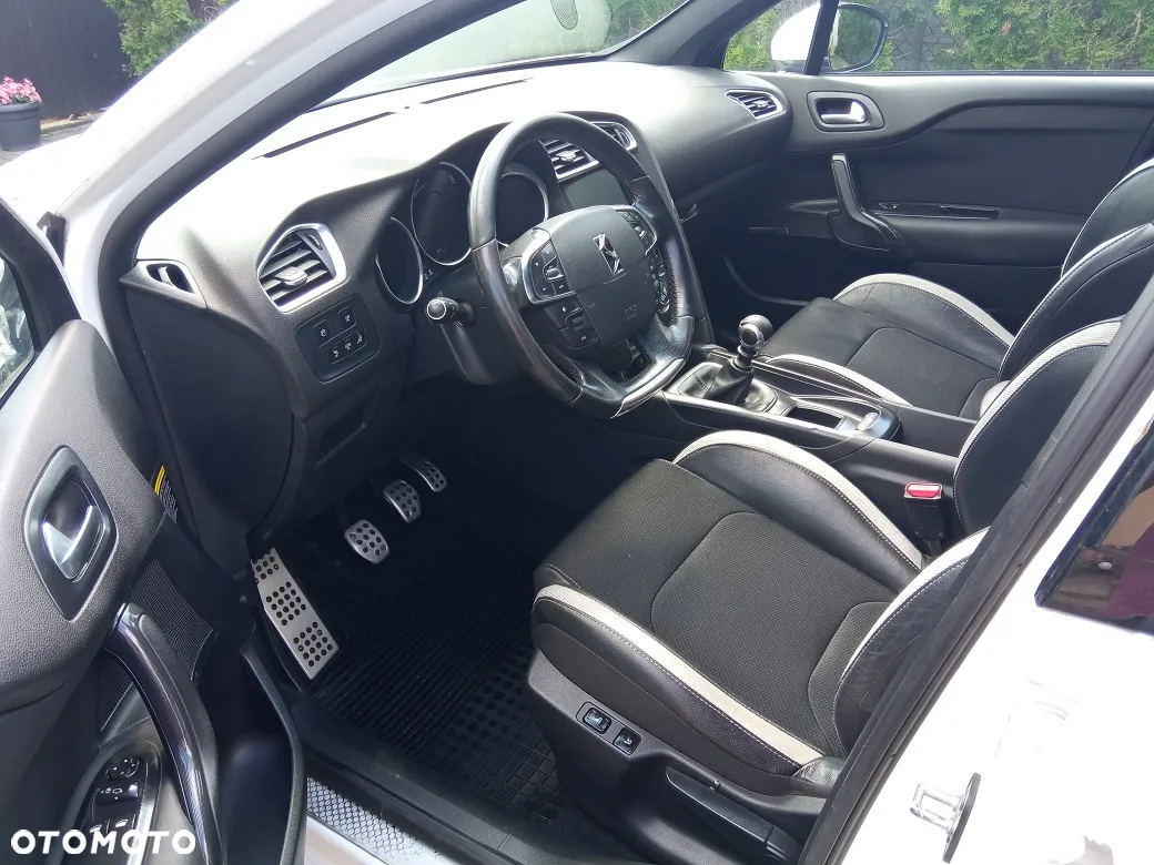 Citroën DS4 1.6 HDi SoChic - 12