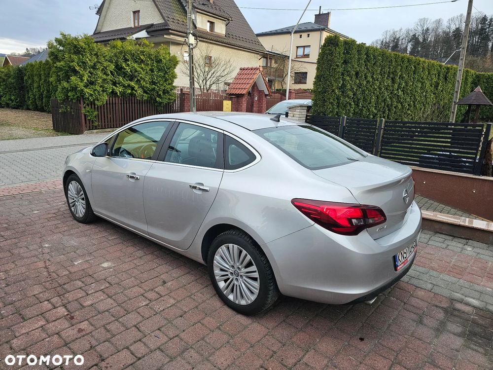 Opel Astra 1.4 T Cosmo - 3
