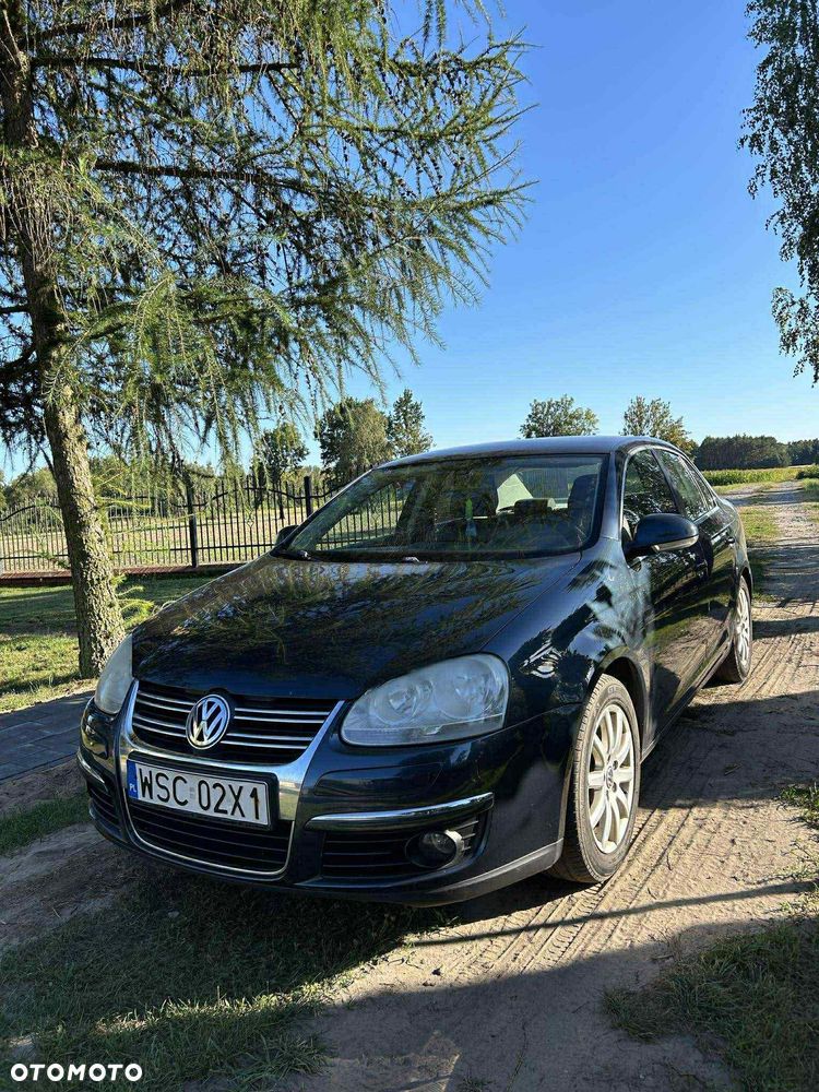Volkswagen Jetta - 1