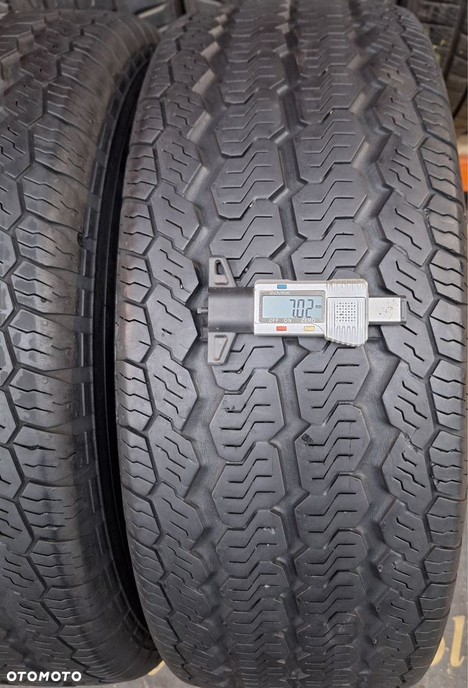 Opoony do Busa 235 65 R 16C 113/116 Continental VancoFourSeason - 2