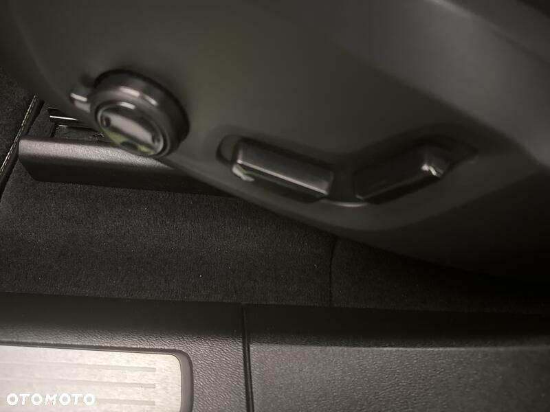 Volvo XC 60 B4 B R-Design - 17