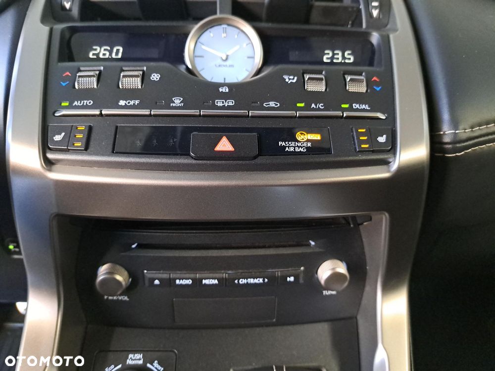 Lexus NX 300h Business Edition AWD - 27