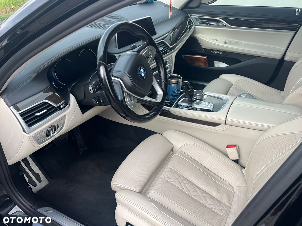 BMW Seria 7 740d xDrive - 9