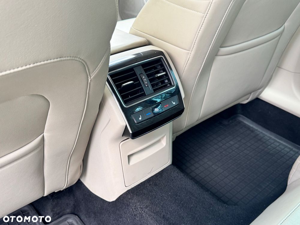 Skoda Superb 2.0 TDI 4x4 L&K DSG - 38