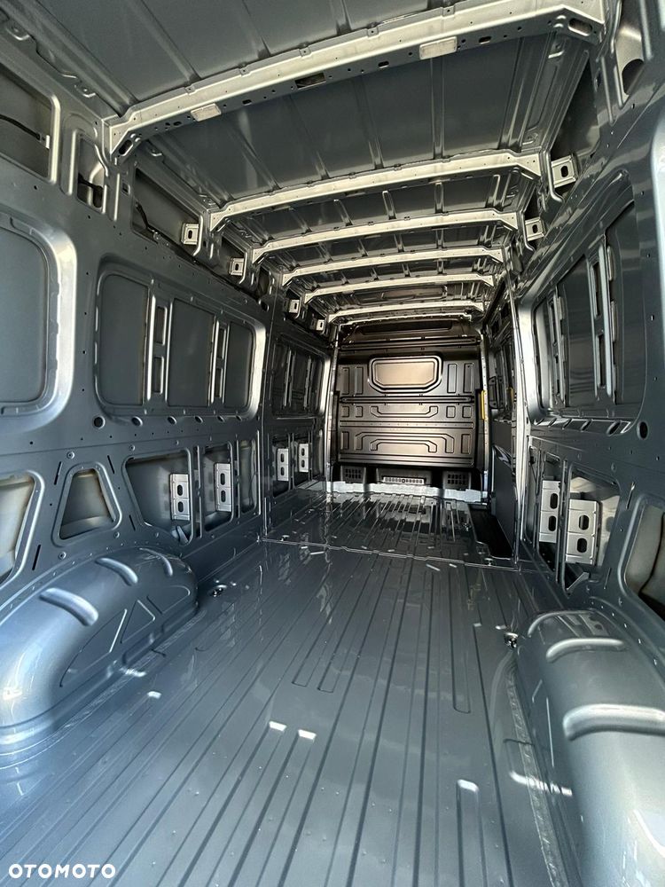 Volkswagen Crafter - 11