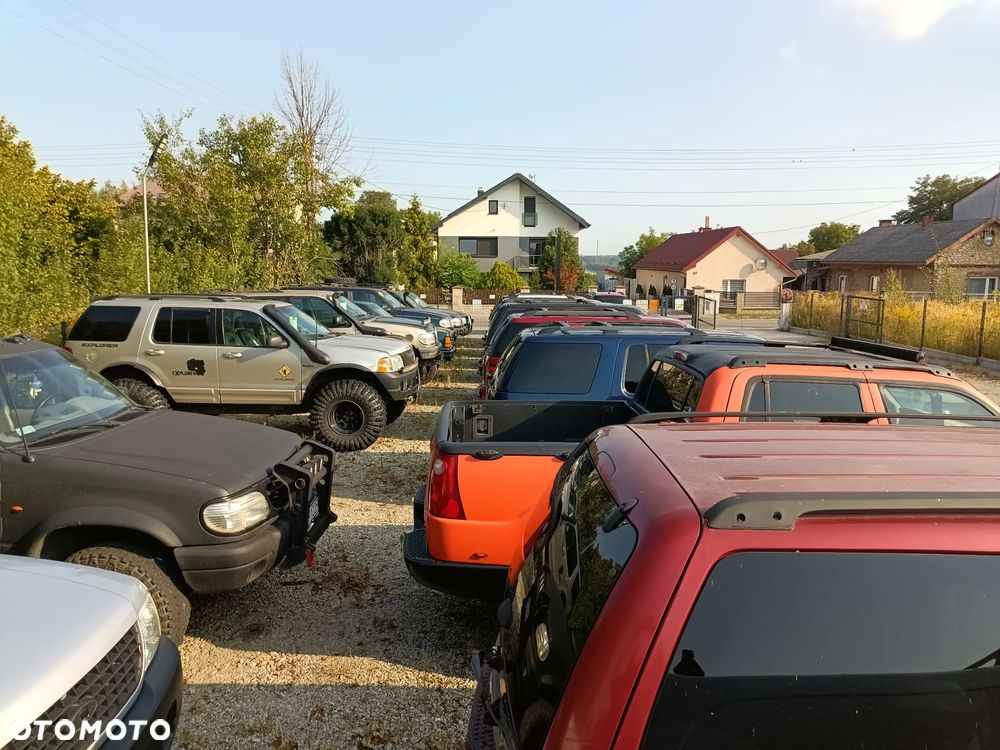 Ford Explorer Standard - 14