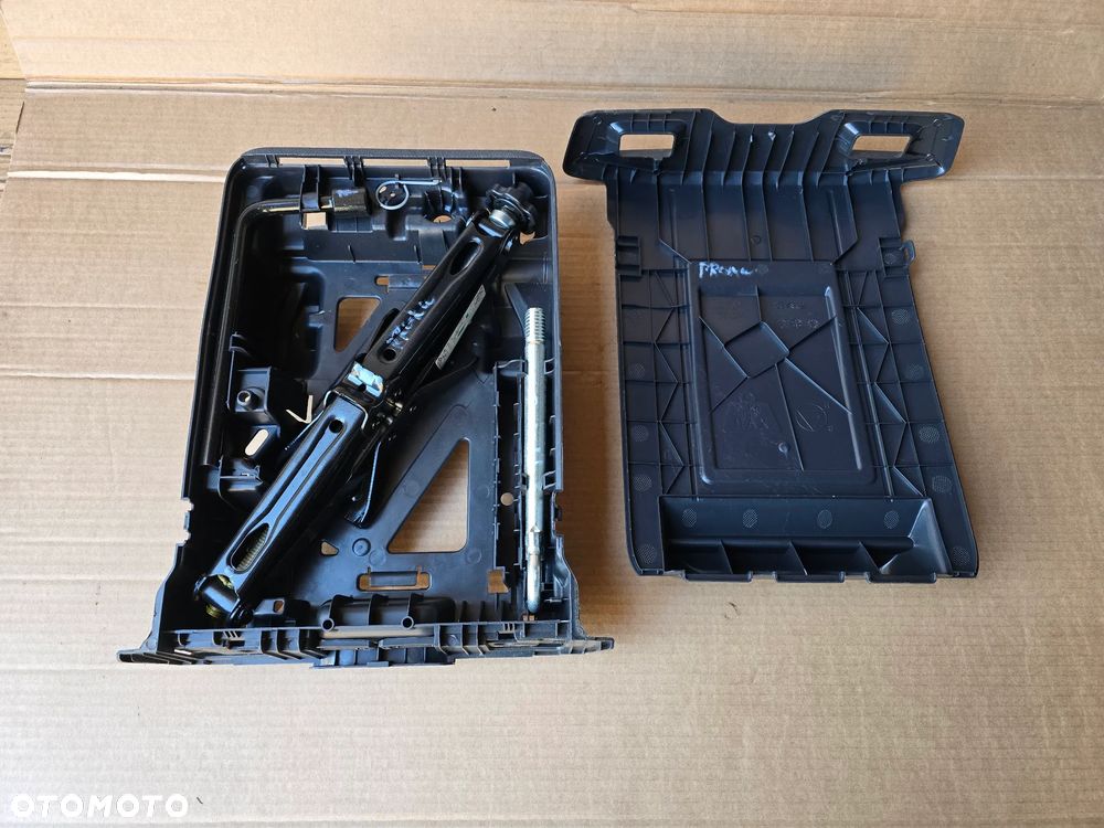 Toyota Proace Jumpy Spacetourer Traveller zestaw naprawczy przybornik klucz do kół lewarek ucho do holowania - 1