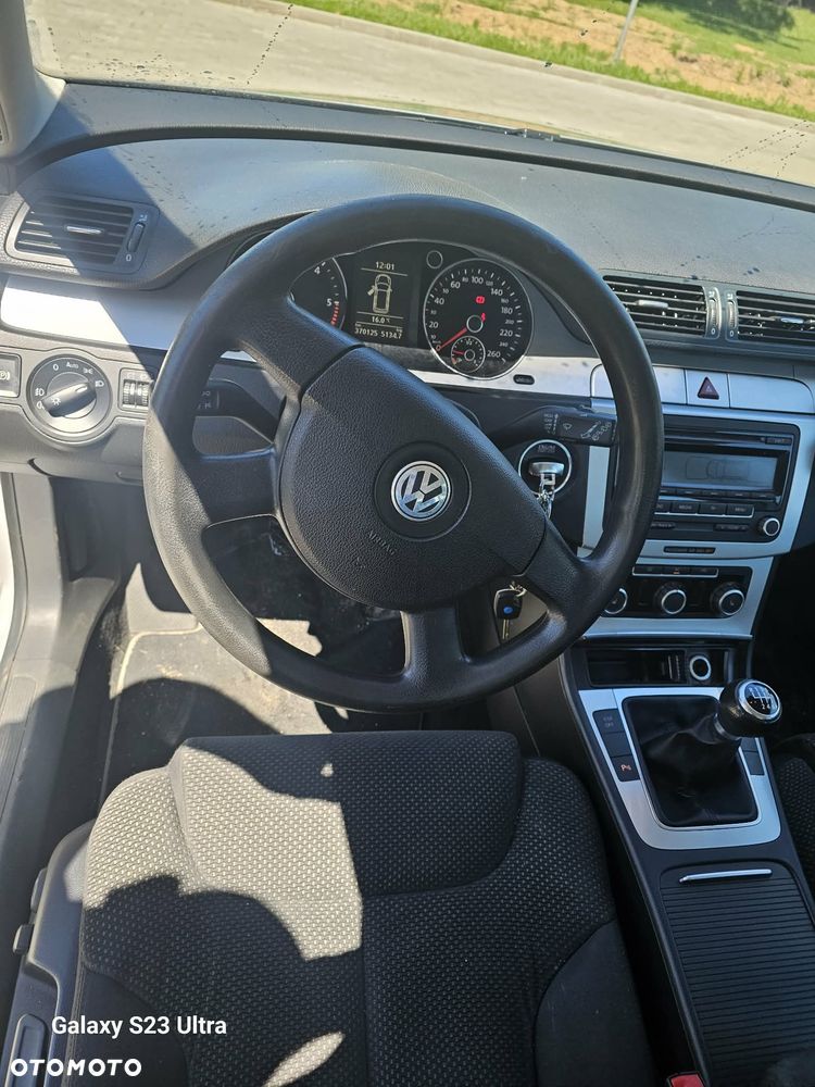 Volkswagen Passat 2.0 TDI Comfortline - 16