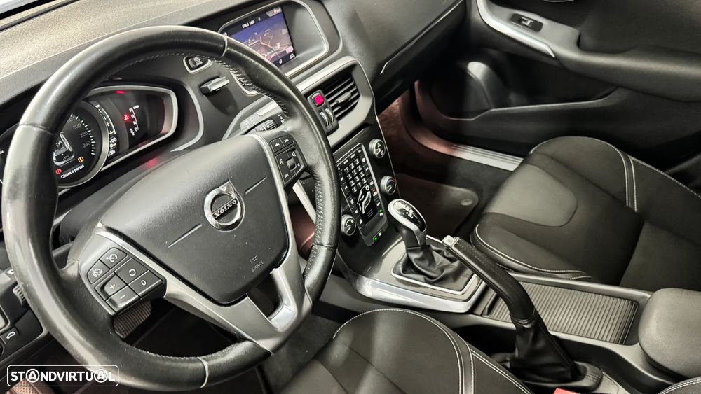 Volvo V40 2.0 D2 Momentum Geartronic - 3