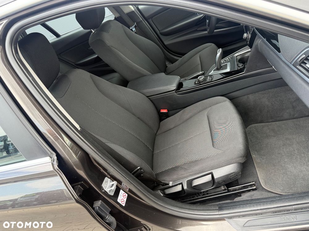 BMW Seria 3 320i Advantage - 11