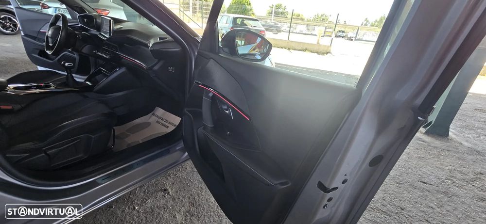Peugeot 2008 PureTech 130 GT Pack - 32