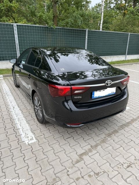 Toyota Avensis 1.8 Premium - 4