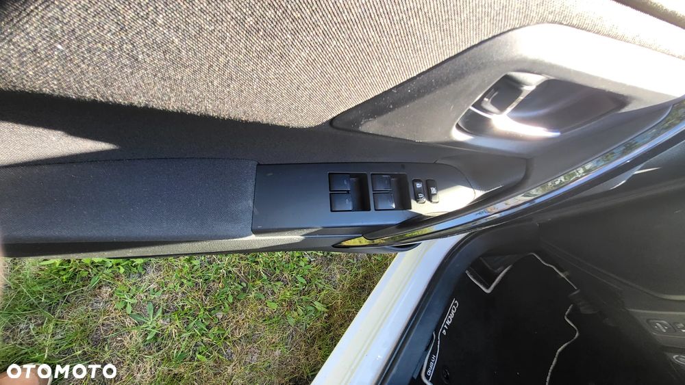 Toyota Auris 1.8 HSD Luna - 5