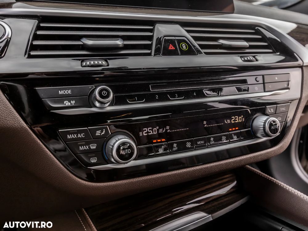 BMW Seria 5 520d Aut. Luxury Line - 26