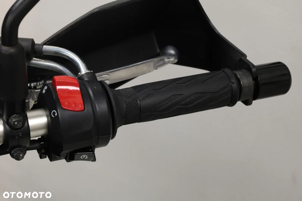 Suzuki DL - 25