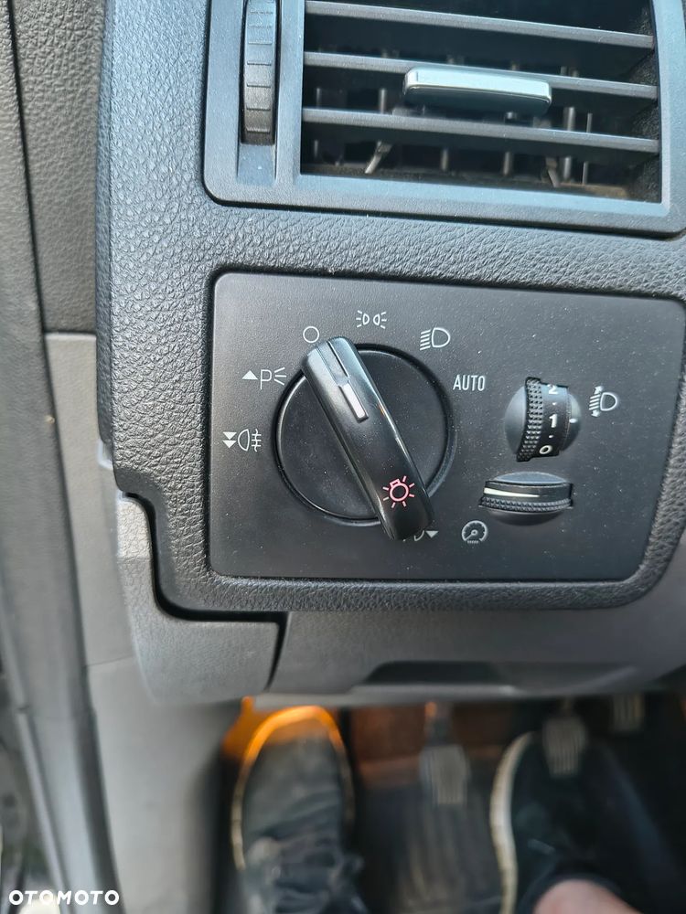 Ford Kuga 2.0 TDCi 2x4 Titanium - 9