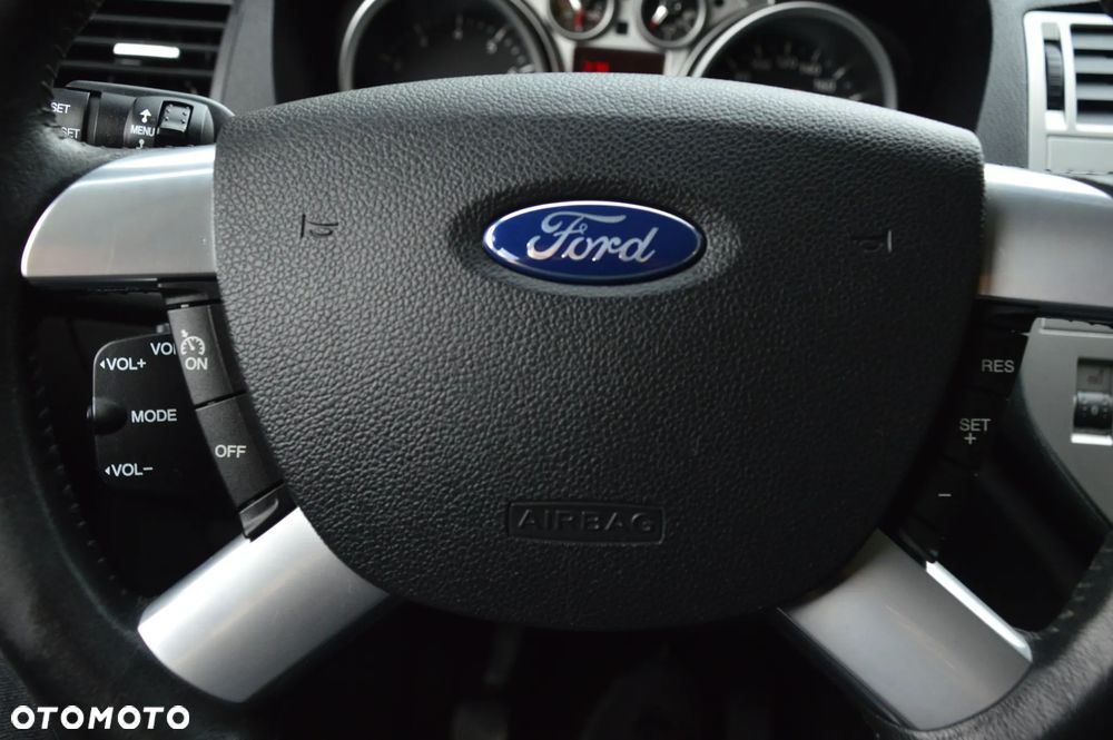 Ford Kuga 2.5 4x4 Titanium - 24