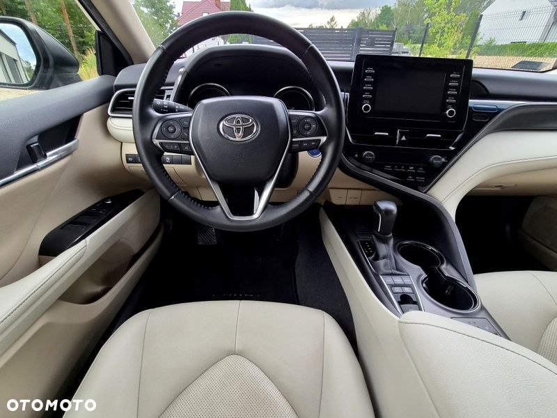 Toyota Camry - 22