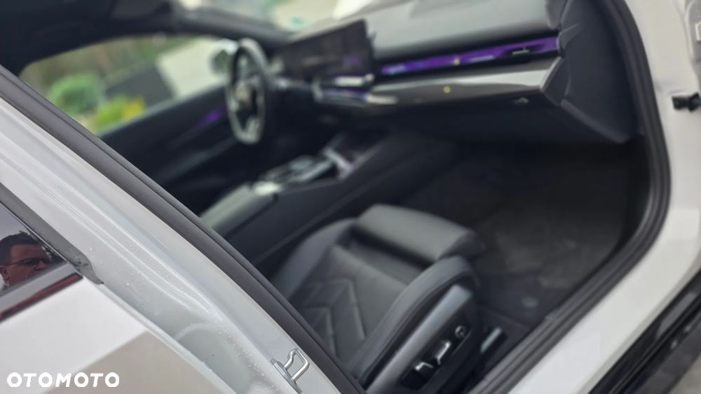 BMW Seria 5 520i mHEV M Sport - 29