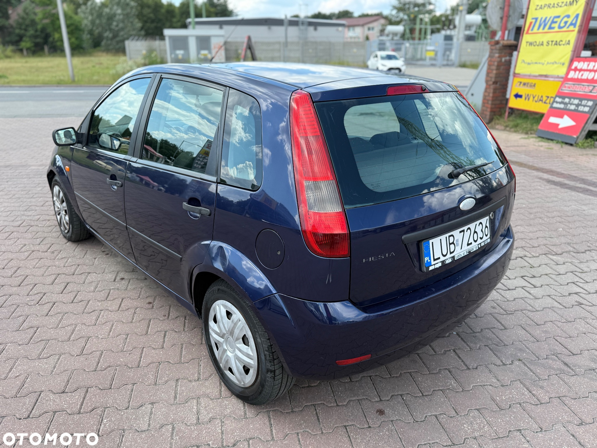 Ford Fiesta 1.6 Ambiente - 10