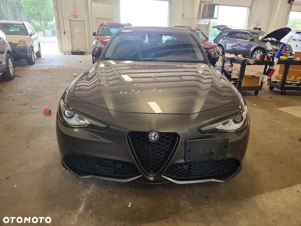 Alfa Romeo Giulia 2.0 Turbo 16V AT8-Q4 Veloce Ti - 2